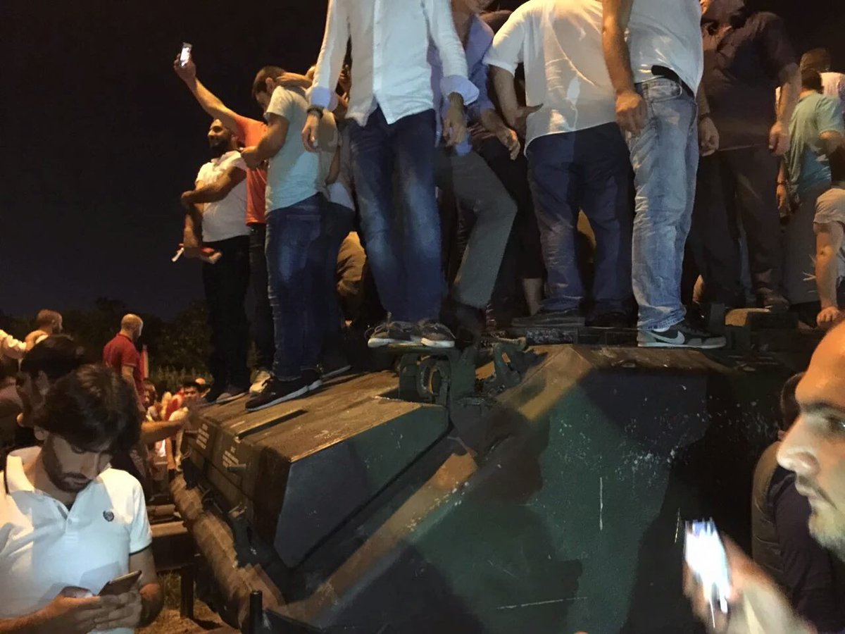 بالصور.. محاولة فاشلة لانقلاب عسكري في تركيا